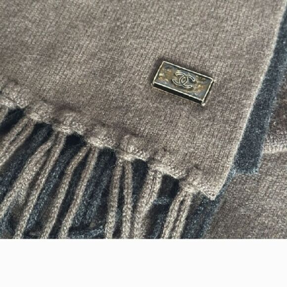 CHANEL CASHMERE MULTICOLOR UNISEX Scarf IN EUC WITH COA - Picture 8 of 15